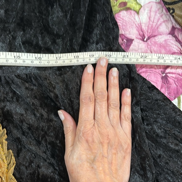 Gorgeous Plus Sized Masquerade Queen Halloween Costume with Mask - Picture 5 of 11